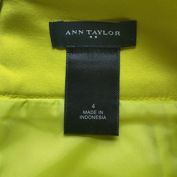 Ann Taylor Bold Yellowish Green Fully Lined Skirt in Size 4 - Picture 3 of 5